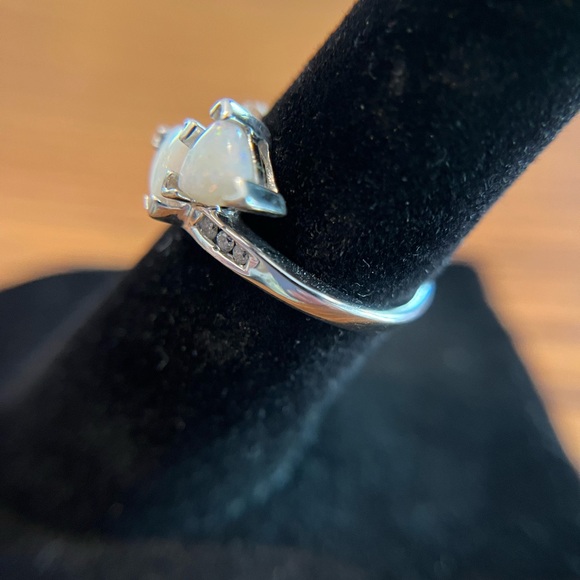 Bypass Oval 10K White Gold Ring with Accent Diamonds, size 4.5 - Picture 3 of 14